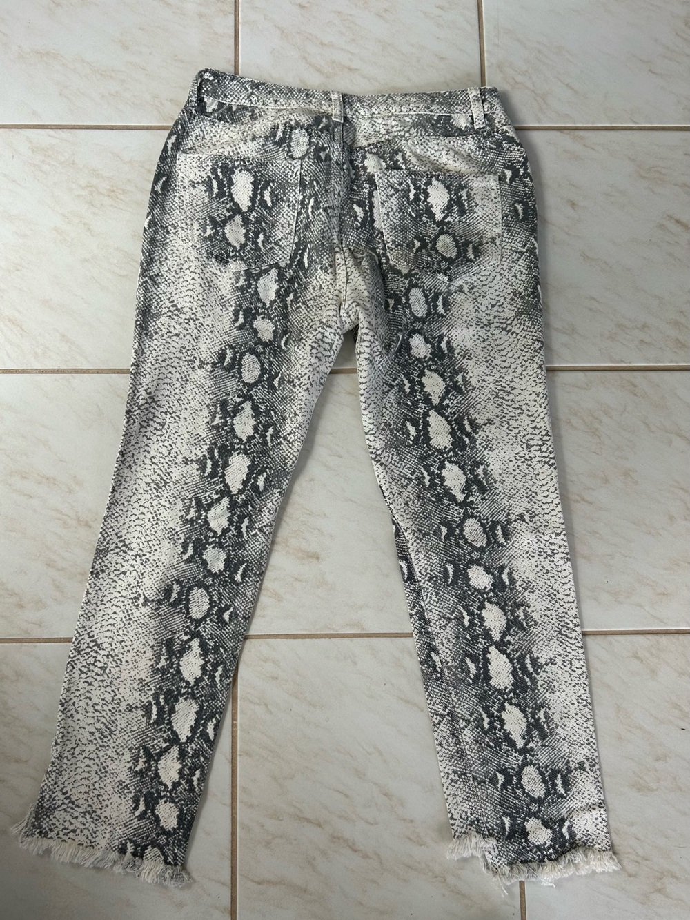 POL Snake-Print Skinny Jeans in Black and White